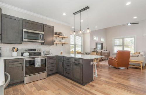 Brand New Modern House - Walk to Main Street - Foto 13