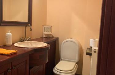 wood and stone in the path of lava - Foto 16