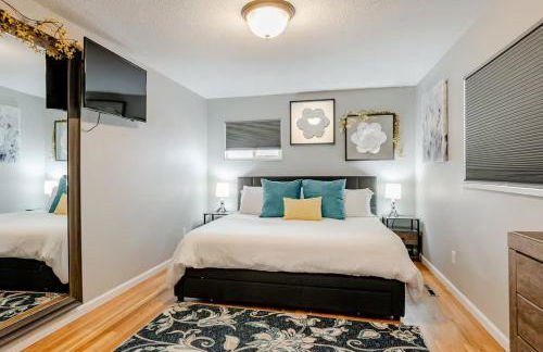 4 Bedrooms and 5 Beds with Game Room Only 5 min Drive to College and Perfect for Family's - Foto 31