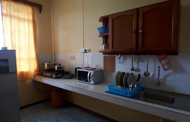 Allamanda Studios and Apartments - Photo 12