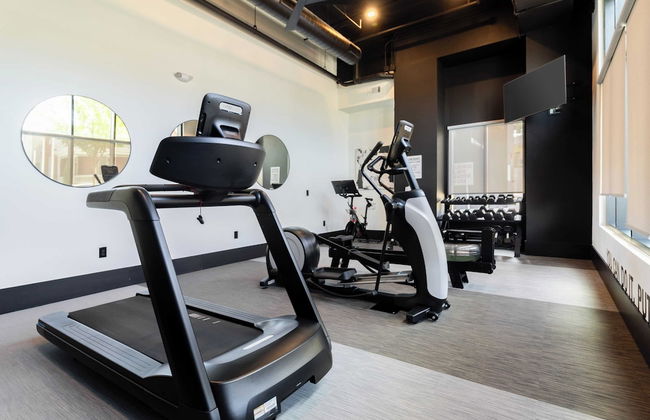 Lindsley by Avantstay Balcony + Modern Design A+ Downtown Location - Photo 44