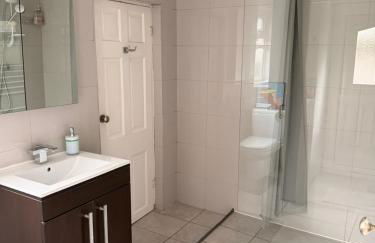 Cosy & Modern 2 Bedroom Apartment - Foto 8