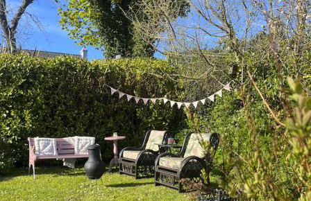 The Pink Cottage upstairs suite & Garden Summer Room - Foto 45