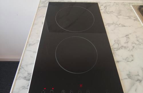 Self Contained, Double Bed Studio, private kitchen, private Bath, Walking distance to Harry Potter - Foto 35