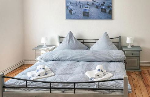 Nice Home In Alt Bukow With Kitchen - Photo 4