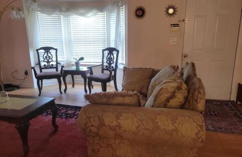 Great 4BR Home Near Emerald Pointe & Downtown - Foto 67