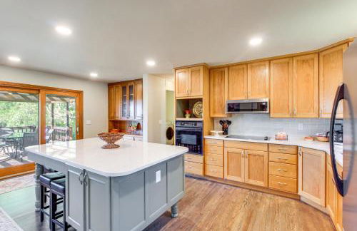 Kansas Gem with Fire Pit and Views 10 Mi to Dtwn! - Foto 6