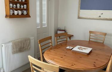 Bryntivy - a cheerful stone cottage close to beach - Foto 14