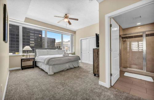 Luxury Condo w/ Lake Views! Center of Downtown - Foto 28