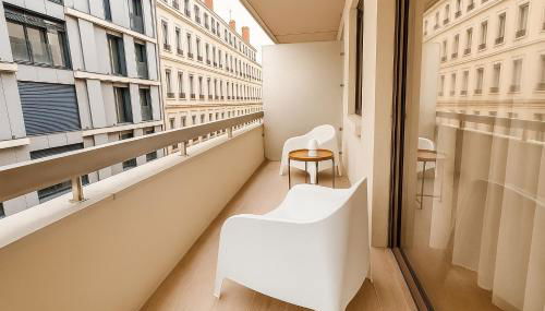 Blossom Suite-Hyper centre Jacuzzi Balcon clim - Foto 5