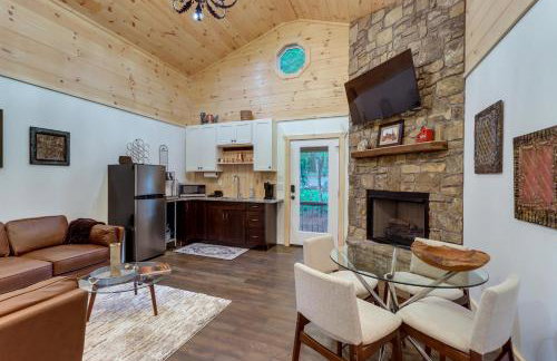 Blue Ridge Mountainside Cottage with Fire Pit! - Foto 6