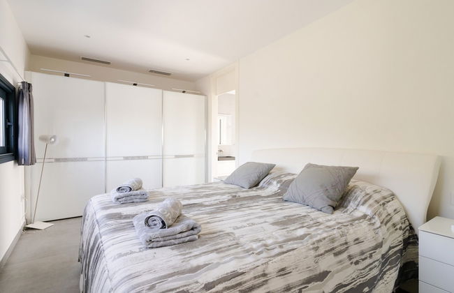 Villa in Marbella With Private Heated Pool - Photo 4