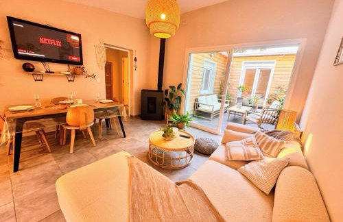 Maison Langevin 2-Bedroom House with Cozy Garden & Patio - Photo 27