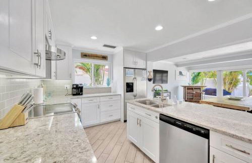 Island Paradise 3 Bed Waterfront/Heated Pool - Foto 28