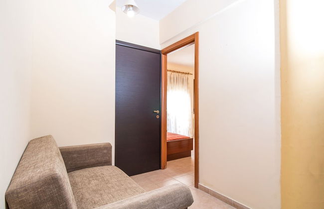 Cozy Family Home Near the Beach - Photo 27