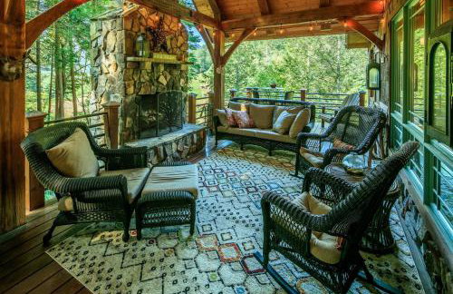 Luxury Riverfront Lodge - Sleeps 12, VIEWS, Fireplaces, Dogs OK - Photo 9