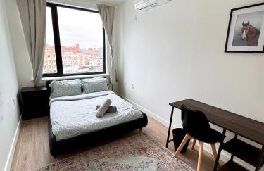 Peaceful Quiet Spacious New Modern Penthouse 3-Bedroom Apartment with a Balcony - Foto 32