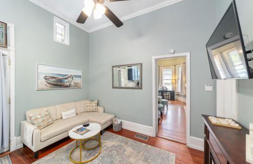 Martin B- historic district apt with pool - Foto 10