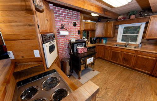 Private Forest Lodge Near Silverwood Theme Park - Sleeps 10 - Foto 5