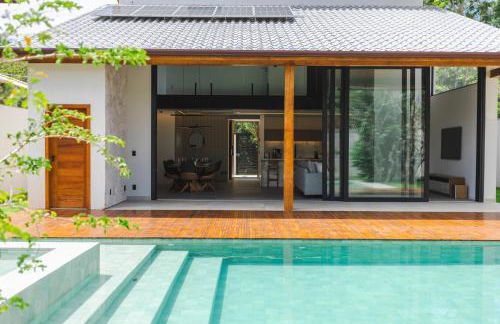 Luxury House in Gated Community with Pool near Beaches! - Foto 1