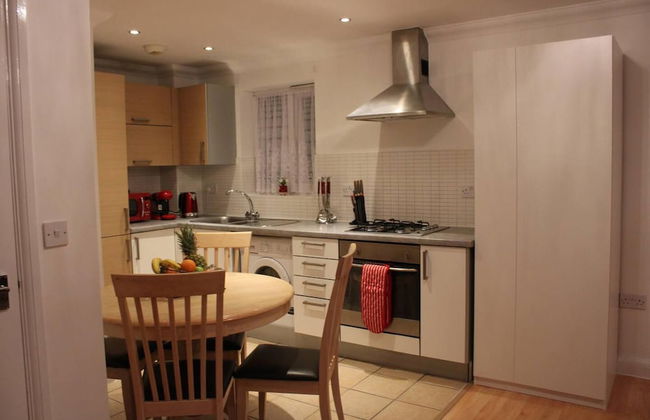 Apartment - Sleeps 2 - Parking - Station Close - Photo 5