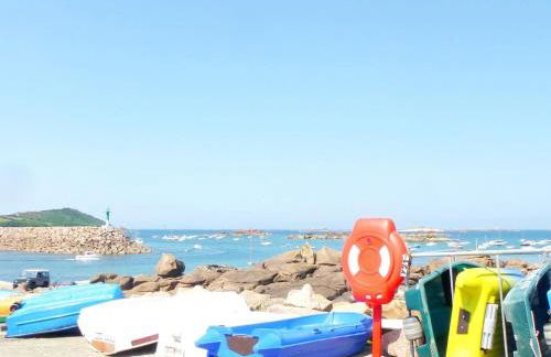 Cottage in Plougasnou Near Stunning Beaches - Photo 50