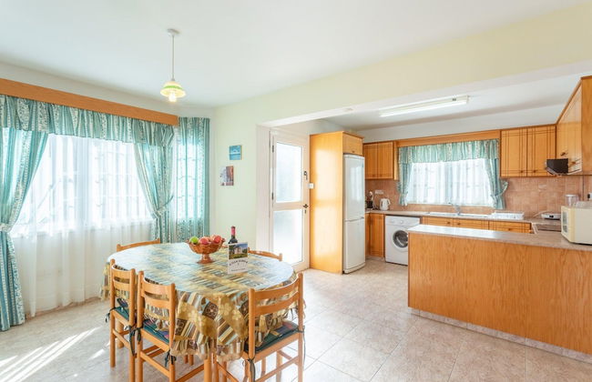 Villa Iliada Large Private Pool Walk to Beach A C Wifi Car Not Required - 2143 - Foto 14