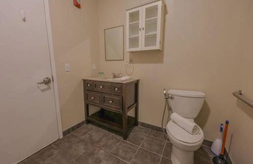 Stylish Exposed Brick 3 Bedroom - Photo 11