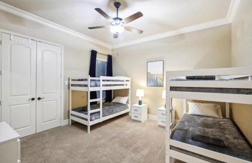 Lakefront Mansion with Pool and Cinema - Foto 25