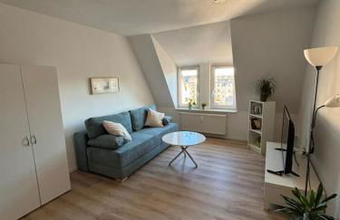 1 Raum Dachgeschosswohnung in ruhiger Lage - Foto 1