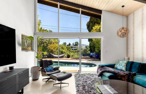 Hillside Luxury MidCentury Modern Spa Retreat View - Foto 10