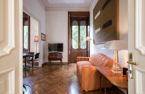 Flat Three - Photo 1