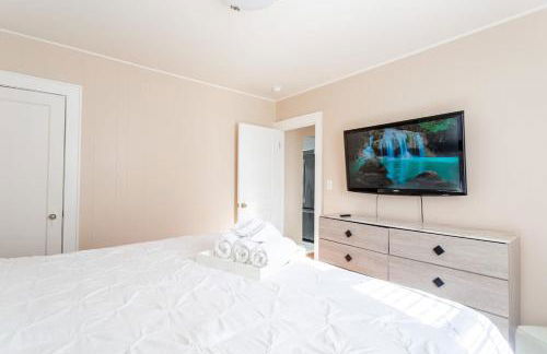 The B&W Haven 5BR Home with yard theater - Foto 38