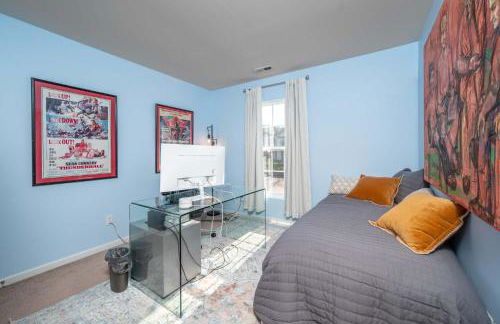 Modern 3-BR Townhome w Private Backyard Near RTP - Foto 30