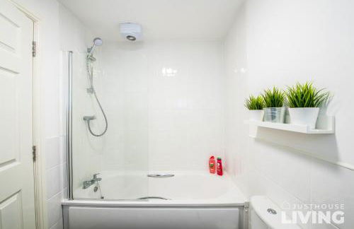 NEW Spacious Modern Townhouse Sleeps 12 Free Parking - Foto 33