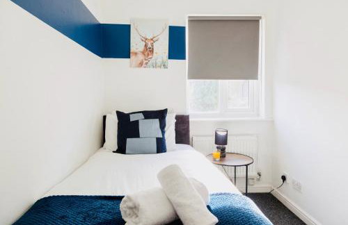 Cozy 3-Bed Retreat Near Manchester Airport Ideal for Families & Groups - Foto 15