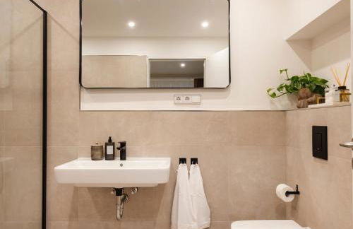 ALEXA Spacious Design Apart up to 10 persons - Parking - Superfast Wifi - Foto 24