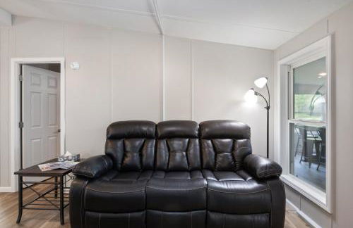 New! 2 Homes-Firepit, Hot Tub, Huge Yard and Dock - Foto 3