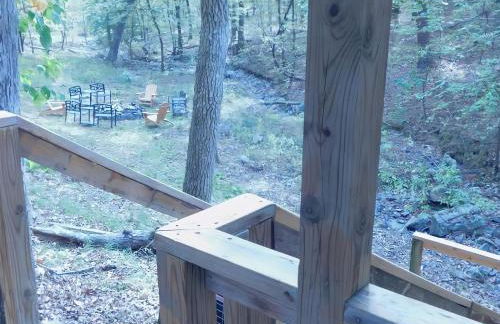 Secluded Home with Mini Waterfall and a Creek in Hot Springs - Foto 7