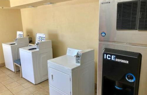 Sunkissed-Modern Oceanfront Condo Daytona Beach - Foto 23