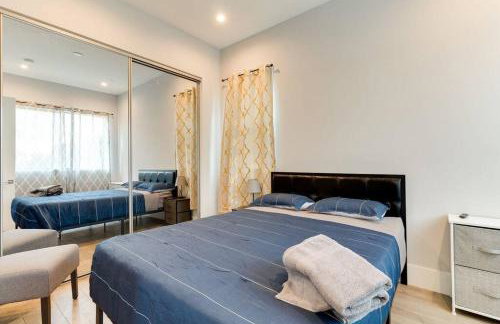 Luxury Modern 4 bedroom 3 Bath Home With Rooftop Deck #3 - Foto 14