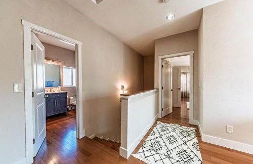 Huge Cozy Home with Many Bedrooms in Ivywild - Foto 60