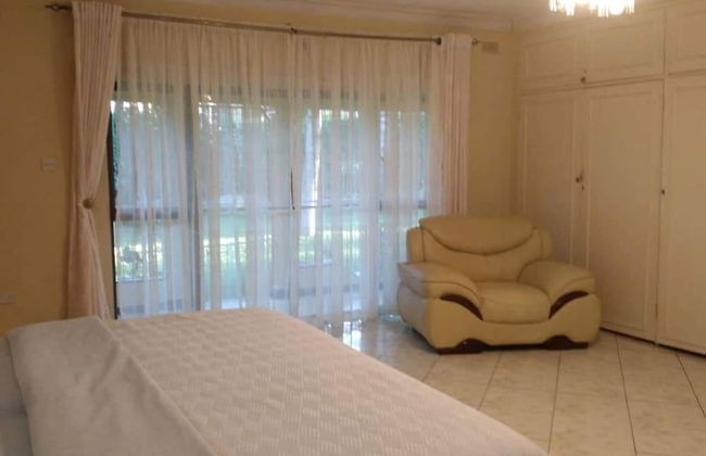 Charming 6-bed House With Swimming Pool in Harare - Foto 14