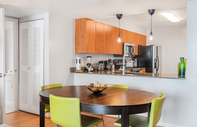 Sky High 31st Floor Condo W Parking - Foto 48