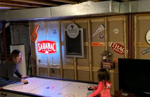 Cozy Cabin near Lake Ontario Ideal for a Family Retreat - Photo 13