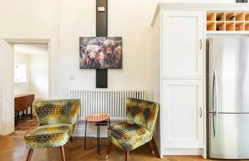 Dorney Windsor Legoland 5 Star Stay for upto 14 guests - Photo 18