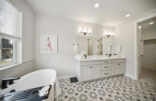 BRAND NEW Scenic Luxury Mountain Retreat - Photo 7