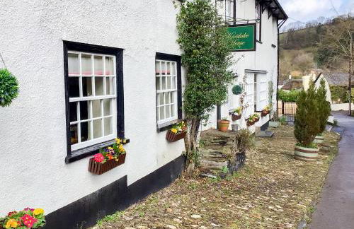 Karslake House - Photo 1