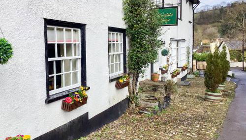 Karslake House - Photo 1