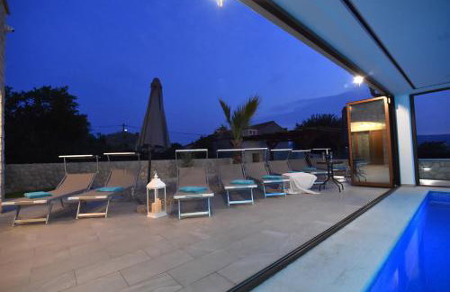 Villa Muskatel KRK -with heated covered pool - Photo 30